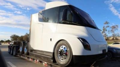 Илон Маск - Электрогрузовик Tesla Semi готов к выпуску - usedcars.ru - Техас - шт. Невада