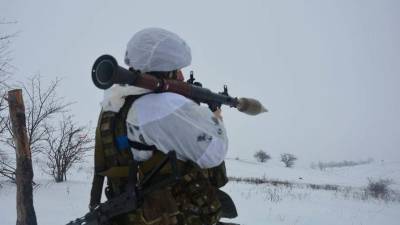 Боевики ВСУ застрелили мужчину на линии разграничения в Донбассе - riafan.ru - ДНР - Донецк - ЛНР - Первомайск