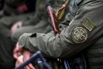 Гражданин РФ пытался обманом устроится на службу в боевое подразделение НГУ - lenta.ua - Киев - Крым