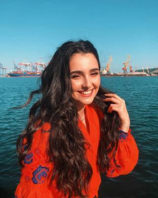 Анна Тринчер - «Это ужасно»: Анна Тринчер увеличила себе губы и показала реакцию бабушки - news.bigmir.net