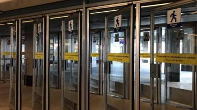 Студент из Африки объяснил, зачем лег под поезд в метро Петербурга - piter.tv - Санкт-Петербург - Бенин