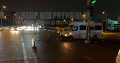 В Днепре маршрутка с пассажирами протаранила столб: семь пострадавших - tsn.ua - район Ровенский - Днепр