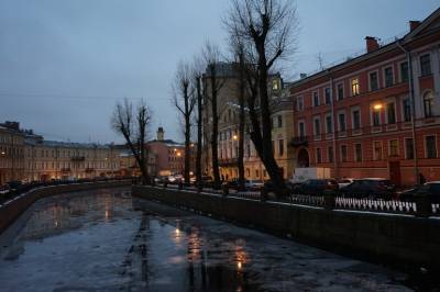 В «Водоканале» прокомментировали пожелтевшие водоемы Петербурга - neva.today - Санкт-Петербург