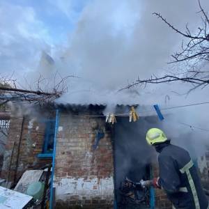 В Шевченковском районе Запорожья загорелась летняя кухня. Фото - reporter-ua.com - Запорожская обл. - Запорожье - Гсчс