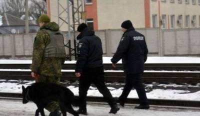 В Харькове за мужчиной с сумками устроили эпичную погоню, фото: "увидел полицию и..." - kharkov.politeka.net - Харьковская обл. - Харьков