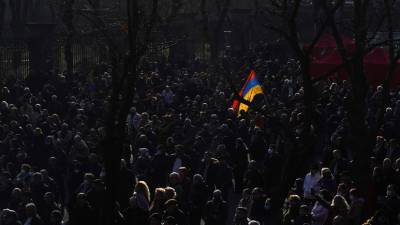 Никола Пашинян - Протестующие ворвались в правительственное здание в центре Еревана - russian.rt.com - Ереван
