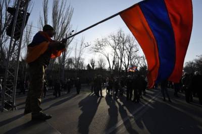 Никола Пашинян - Оник Гаспарян - В Армении толпа оппозиционеров ворвалась в правительственное здание - aif.ru - Ереван