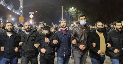 Никола Пашинян - В Ереване противники Пашиняна ворвались в здание правительства - tsn.ua - Армения - Ереван