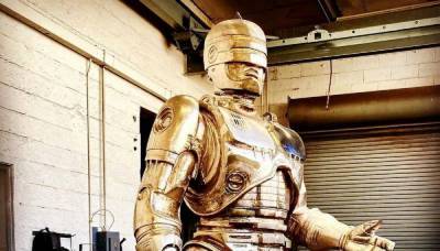 В Детройте закончили бронзовую статую Робокопа, на создание которой ушло 10 лет - 24tv.ua - шт. Мичиган - Новости