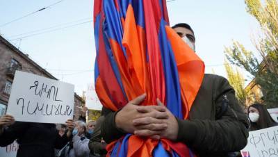 Никола Пашинян - Протестующие ворвались в префектуру центрального района Еревана - gazeta.ru - Ереван