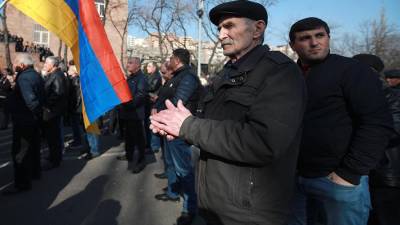 Никола Пашинян - Айк Мамиджанян - Противники Пашиняна ворвались в префектуру центрального района Еревана - iz.ru - Ереван