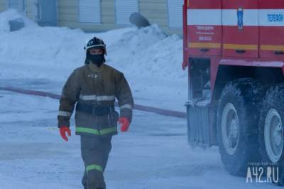 Пожар на складе в Кемерове тушили более 30 человек - gazeta.a42.ru - Кемеровская обл. - Кемерово