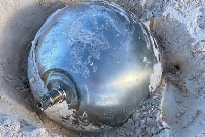 На Багамах нашли титановый шар с надписями на русском - lenta.ru - Англия - Багамы