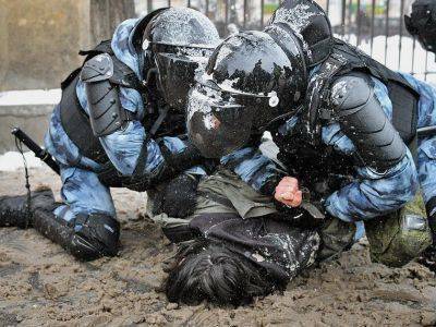 Алексей Навальный - Суды стали арестовывать участников митингов в 6 раз чаще - kasparov.ru