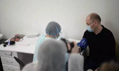 Максим Степанов - Степанов первым из чиновников вакцинировался индийской вакциной - capital.ua