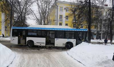 В Уфе в массовом ДТП с участием автобуса пострадали два человека - mkset.ru - Уфа - Sandero