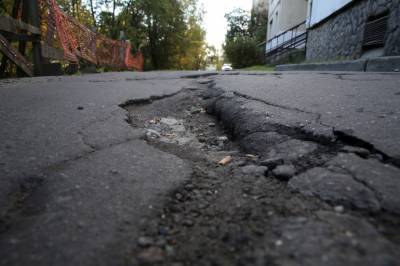 Жителям Петербурга объяснили, почему снег с дорог «сходит вместе с асфальтом» - neva.today - Петербурга
