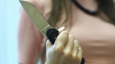 Била ножом в спину: в Одессе по подозрению в убийстве матери задержали 34-летнюю женщину - 24tv.ua - Киев - Одесса - Новости