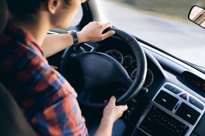 Александр Васильев - В Госдуме возмутились: Skoda теперь роскошный автомобиль - infox.ru - Москва