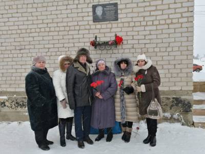 Человек-эпоха: в с.Усть-Вымь открыли мемориальную доску в честь главы села Николая Некрасова - komiinform.ru - респ. Коми - район Усть-Вымский