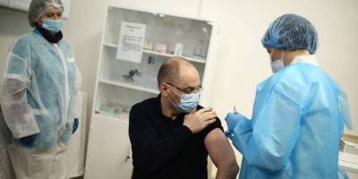 Максим Степанов - Степанов объяснил отказ медиков от вакцинации против коронавируса - nv.ua - Киев