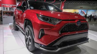 Toyota RAV4 попала под проверки Минтранса США из-за пожароопасности - vesti.ru