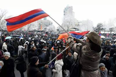 Роберт Кочарян - Никола Пашинян - Серж Саргсян - В Армении противники Пашиняна штурмом ворвались в правительство (ВИДЕО) - vedomosti-ua.com - Ереван