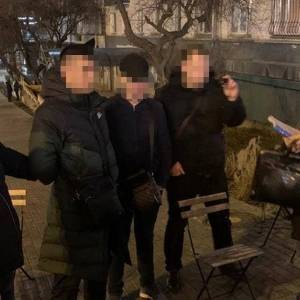 В Киеве на взятке в 8 тыс. долларов задержали двух чиновников РГА. Фото - reporter-ua.com - Киев - район Деснянский