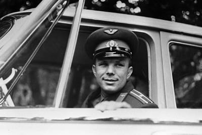 Юрий Гагарин - Водитель Гагарина раскрыл секретные поездки космонавта - lenta.ru