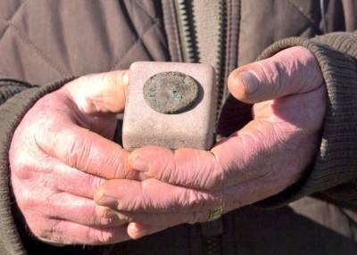 Пол Андерсон - Канадец нашел древнеримскую монету во время прогулки в парке - m24.ru - Канада