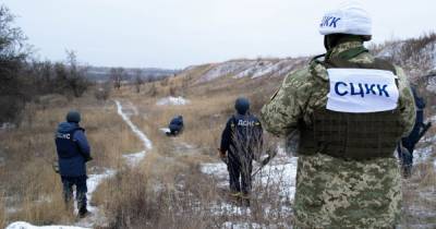 На Донбассе подорвался автомобиль с украинскими военными: 9 бойцов пострадали - tsn.ua
