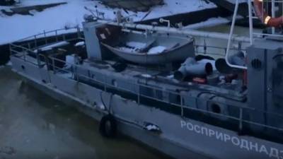 Катер Росприроднадзора спасали от подтопления на Крестовском острове - piter.tv - Санкт-Петербург