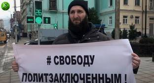 Абдулмумин Гаджиев - Магомед Магомедов - Участники пикетов в Махачкале потребовали освободить политзаключенных - kavkaz-uzel.eu - Махачкала - Ростов-На-Дону