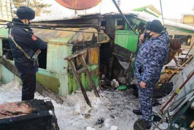 В Бурятии росгварейцы спасли мужчину с женщиной от пожара - ulan.mk.ru - респ.Бурятия