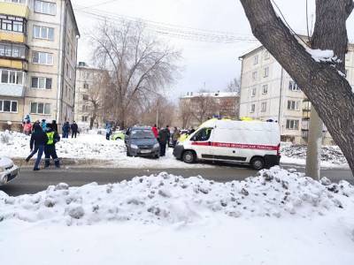 На Южном Урале такси сбило маму с дочкой на обочине - u24.ru - Челябинская обл. - Магнитогорск