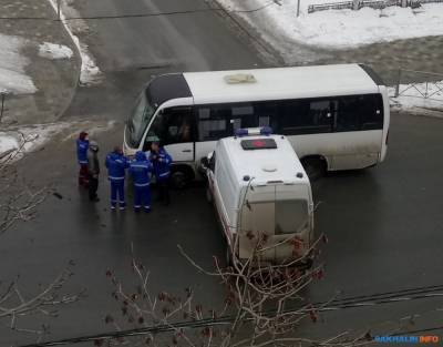 Скорая помощь и муниципальный автобус столкнулись в Южно-Сахалинске - sakhalin.info - Сахалинская обл. - Южно-Сахалинск