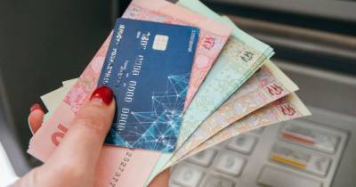 В Украине может стать платным открытия новых банковских карточек - tsn.ua