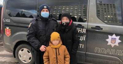 В Виннице нетрезвая мать забыла ребенка на остановке троллейбуса (фото) - tsn.ua - Одесская обл.