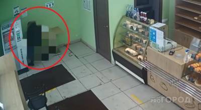 В Новочебоксарске мать усадила ребенка справить нужду посреди пекарни - pg21.ru - Новочебоксарск