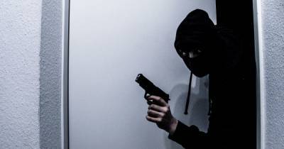 В Николаеве вооруженный неизвестный в маске ограбил АЗС - tsn.ua - Эквадор