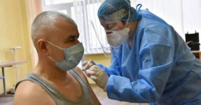 Мстислав Баник - Вакцинация от COVID-19: на прививку записались уже 200 тысяч украинцев - dsnews.ua - Украина