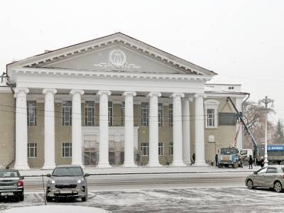 Власти: плазменный экран на Драмтеатре в Кургане разместили временно - znak.com - Курганская обл.