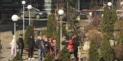 В Киеве 14-летняя девочка выпала с 18 этажа в Святошинском районе и женщина - в Днепровском, обе разбились, фото - ТЕЛЕГРАФ - telegraf.com.ua - Киев - район Святошинский