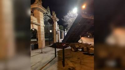 Игор Матович - Наложил кучу. В Словакии экс-министр экстравагантно выразил свое несогласие - polit.info - Словакия