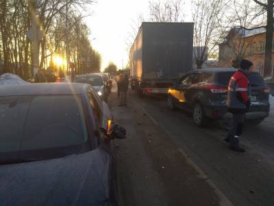 В Твери лихач протаранил четыре автомобиля и скрылся с места ДТП - afanasy.biz - Тверь