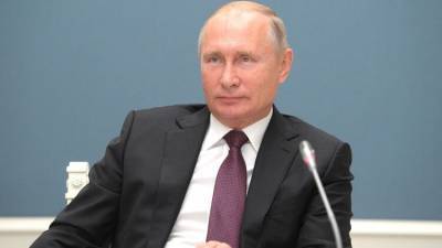 Владимир Путин - Польская журналистка поделилась воспоминаниями о парфюме Путина - riafan.ru - Варшава