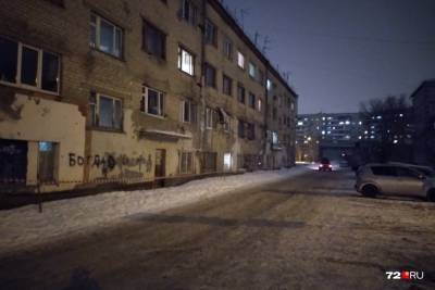 В Тюмени срочно выселяют жителей разваливающейся многоэтажки - znak.com - Тюмень - Тюменская обл.