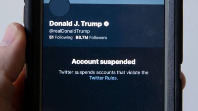 Дональд Трамп - Мария Захарова - МИД РФ посоветовал "Твиттеру" завести блокнот цифровых подвигов - vesti.ru