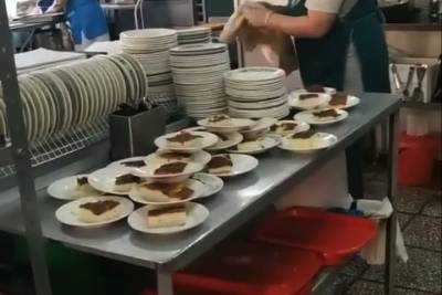 Учительница красноярской школы заподозрила поваров в кормлении детей отходами - kras.mk.ru - Красноярск