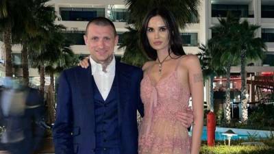 Павел Мамаев - Жена Павла Мамаева рассказала, зачем ей нужен адвокат для развода - 5-tv.ru